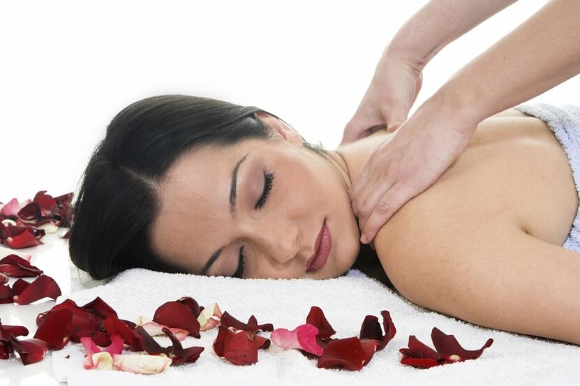 Massaggio al collo per l'osteocondrosi cervicale